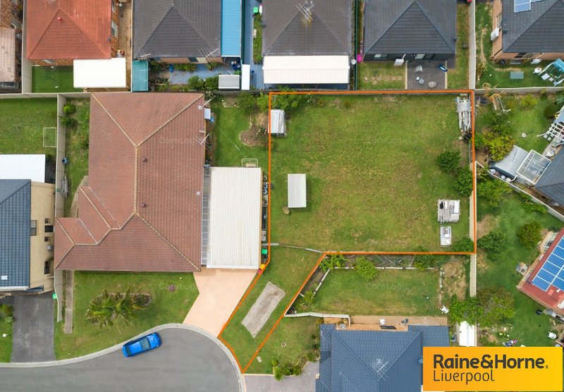 Photo - 5 Hassarati Place, Casula NSW 2170 - Image 2