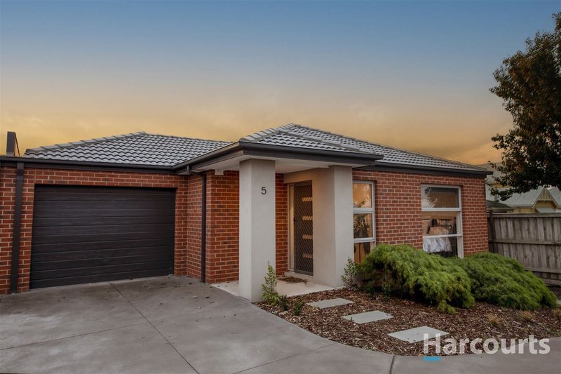 5 Hawkshead Place, Cranbourne North VIC 3977