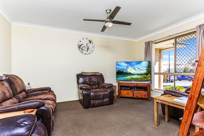 Photo - 5 Hazelnut St , Loganlea QLD 4131 - Image 3