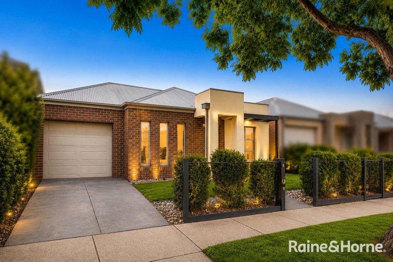 Photo - 5 Healesville Loop, Craigieburn VIC 3064 - Image 1