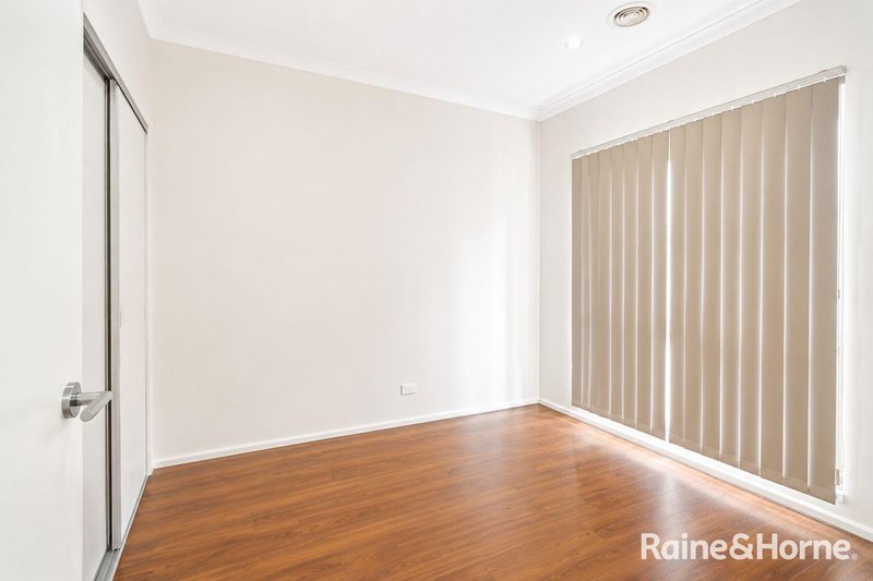 Photo - 5 Healesville Loop, Craigieburn VIC 3064 - Image 9