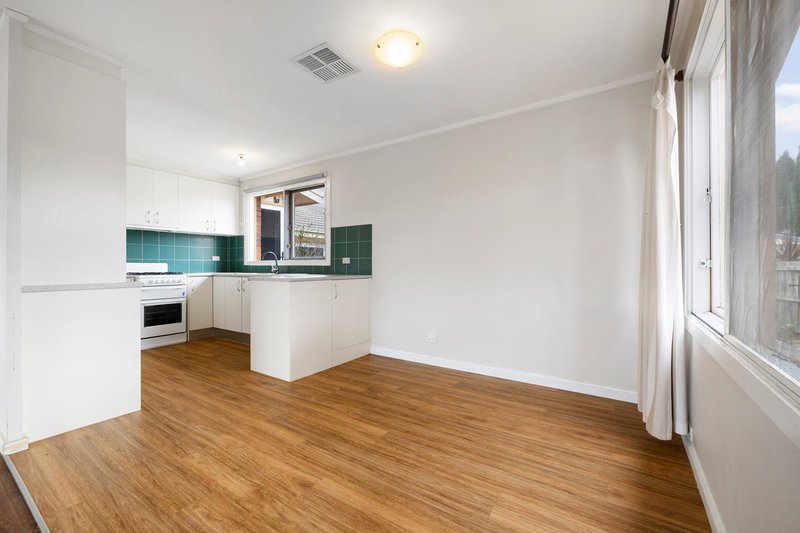 Photo - 5 Heaton Place, Downer ACT 2602 - Image 3