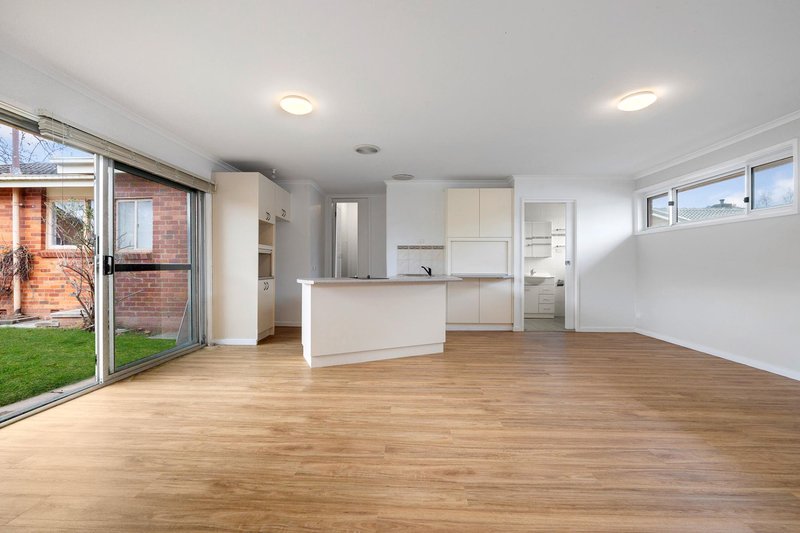 Photo - 5 Heaton Place, Downer ACT 2602 - Image 9