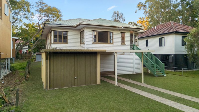 Photo - 5 Hefferan Street, Fairfield QLD 4103 - Image 2