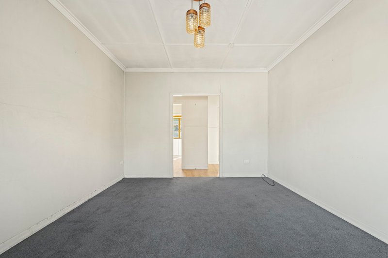 Photo - 5 Hefferan Street, Fairfield QLD 4103 - Image 9