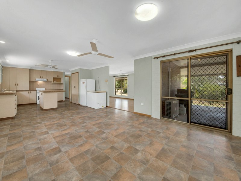 Photo - 5 Helen Crescent, Wurdong Heights QLD 4680 - Image 3