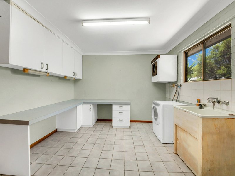 Photo - 5 Helen Crescent, Wurdong Heights QLD 4680 - Image 7