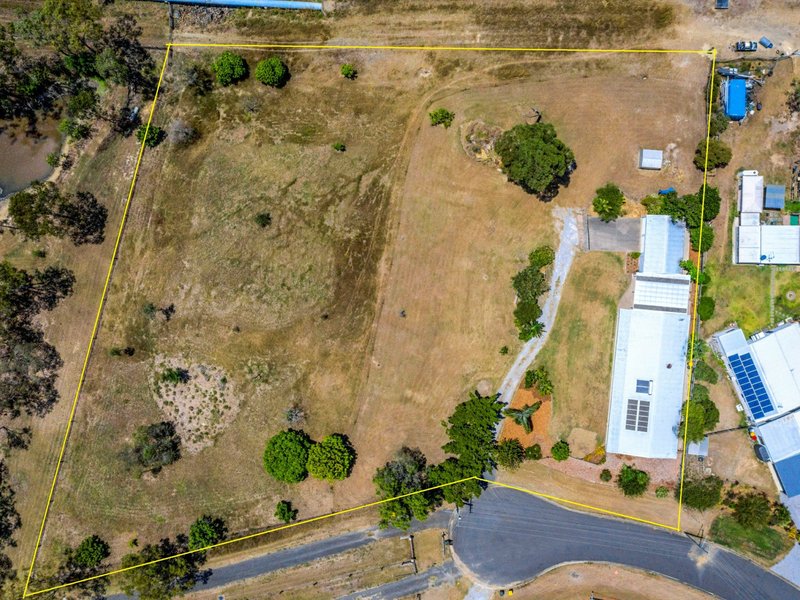 Photo - 5 Helen Crescent, Wurdong Heights QLD 4680 - Image 17