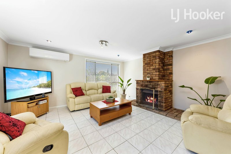 Photo - 5 Hendra Close, St Johns Park NSW 2176 - Image 3