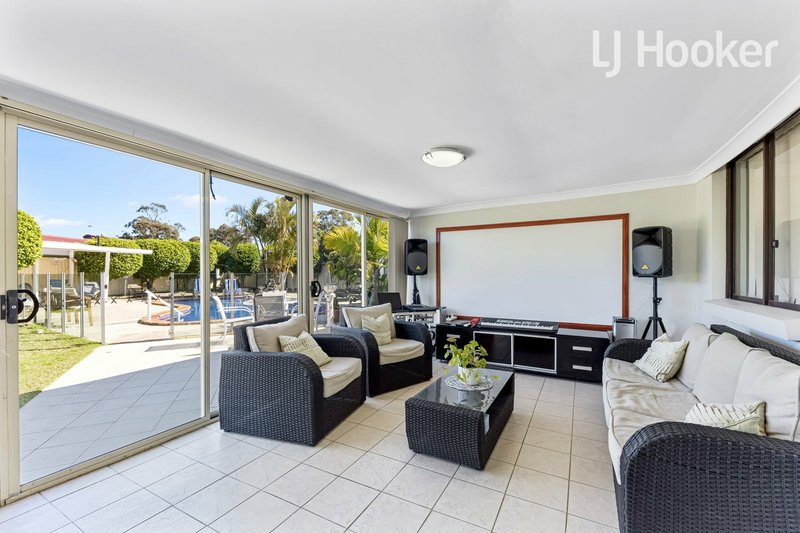 Photo - 5 Hendra Close, St Johns Park NSW 2176 - Image 4