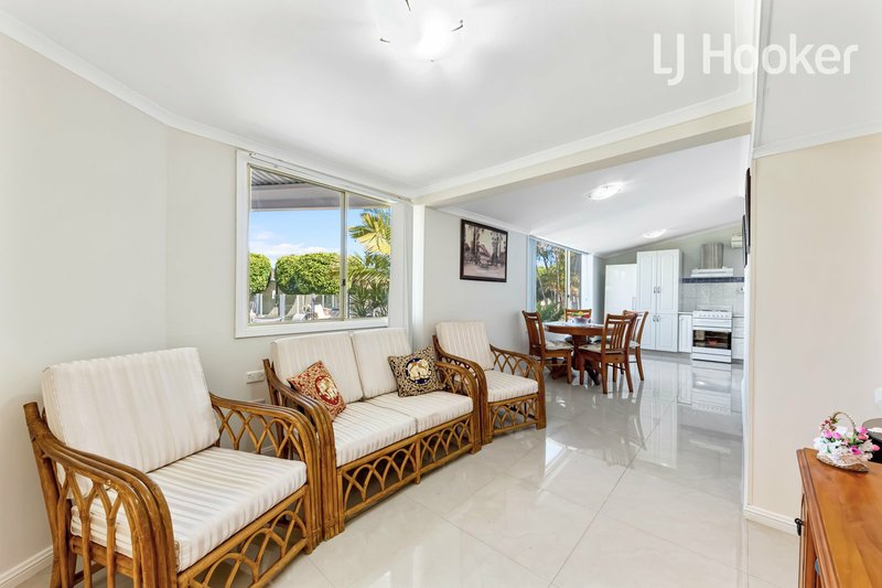 Photo - 5 Hendra Close, St Johns Park NSW 2176 - Image 8