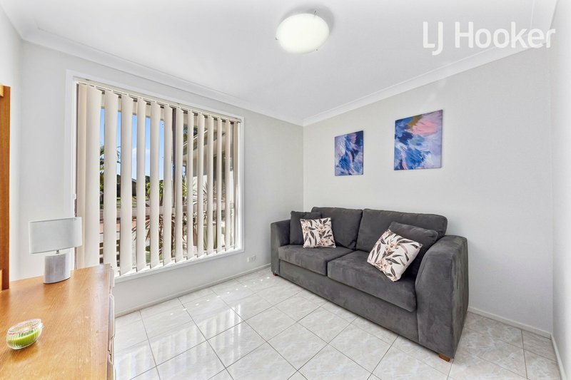 Photo - 5 Hendra Close, St Johns Park NSW 2176 - Image 13