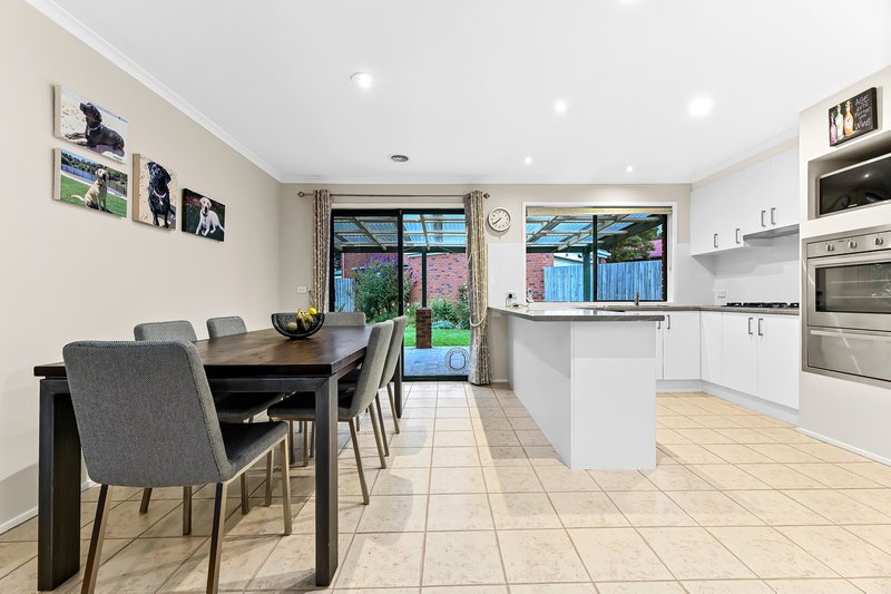 Photo - 5 Henshaw Court, Narre Warren South VIC 3805 - Image 6