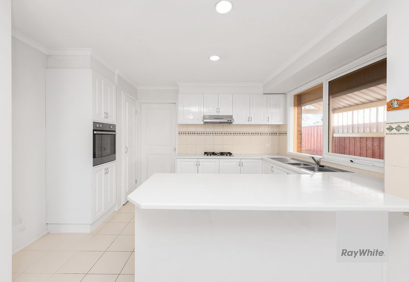 Photo - 5 Hepburn Place, Sydenham VIC 3037 - Image 4
