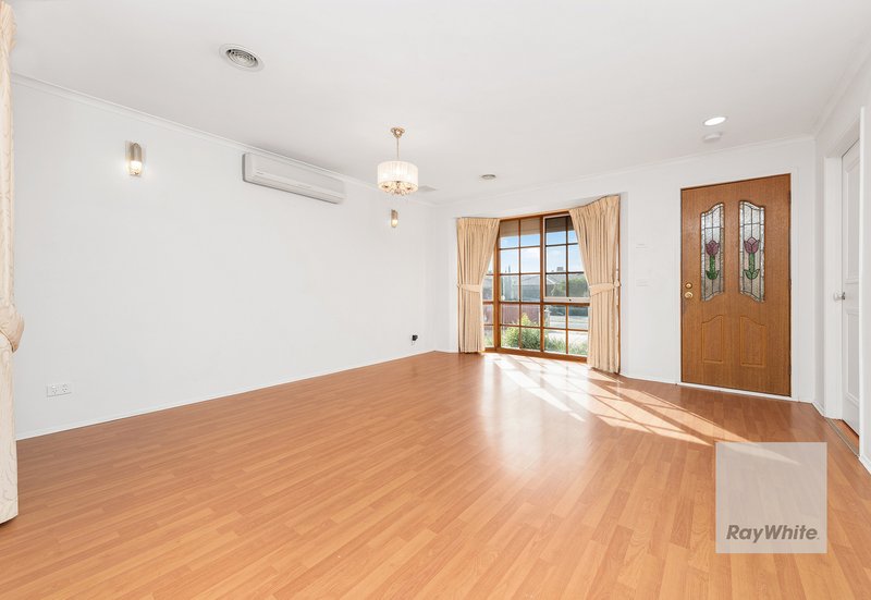 Photo - 5 Hepburn Place, Sydenham VIC 3037 - Image 5