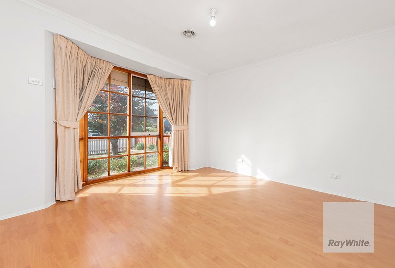 Photo - 5 Hepburn Place, Sydenham VIC 3037 - Image 8