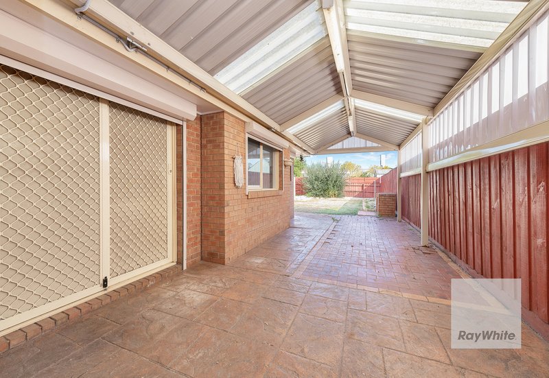 Photo - 5 Hepburn Place, Sydenham VIC 3037 - Image 9