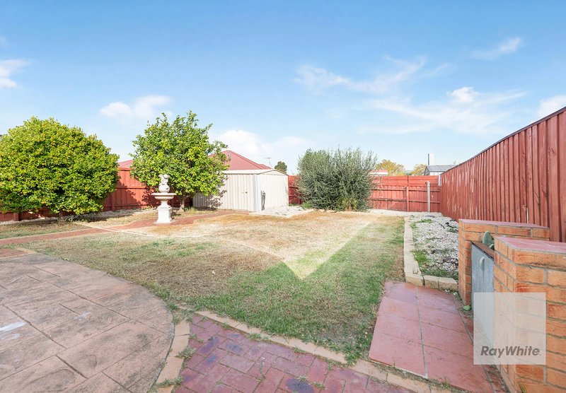 Photo - 5 Hepburn Place, Sydenham VIC 3037 - Image 10