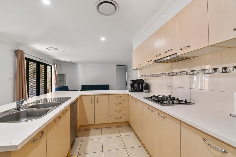 Photo - 5 Highbridge Circuit, Carseldine QLD 4034 - Image 3