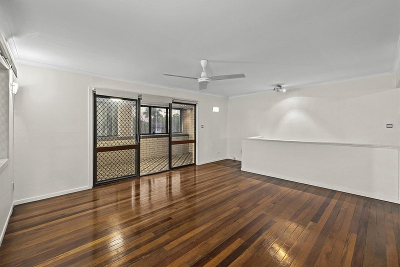 Photo - 5 Highcrest Drive, Browns Plains QLD 4118 - Image 6