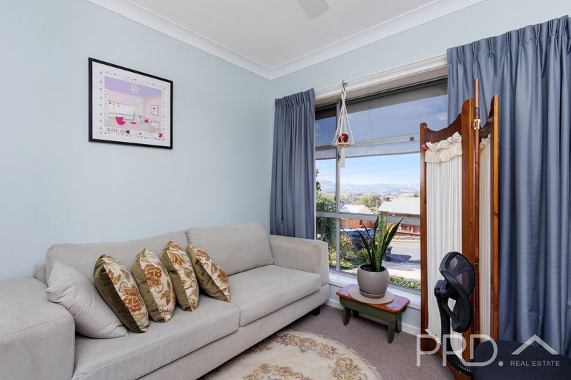 Photo - 5 Highland Avenue, Tumut NSW 2720 - Image 9