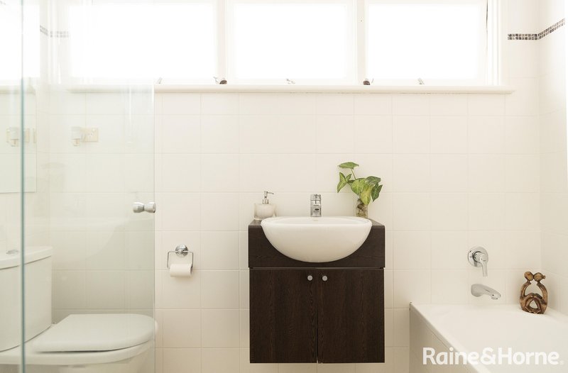 Photo - 5 Highland Crescent, Earlwood NSW 2206 - Image 7