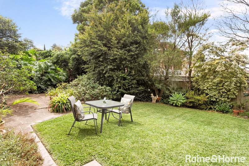 Photo - 5 Highland Crescent, Earlwood NSW 2206 - Image 9