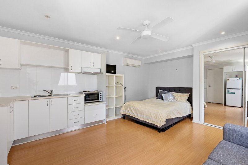 Photo - 5 Highview Street, Blacktown NSW 2148 - Image 7