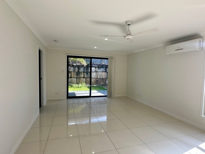 Photo - 5 Hill Drive, Pimpama QLD 4209 - Image 4