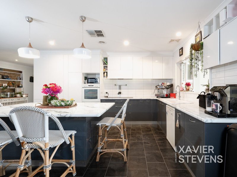 Photo - 5 Hillary Court, Shepparton VIC 3630 - Image 2