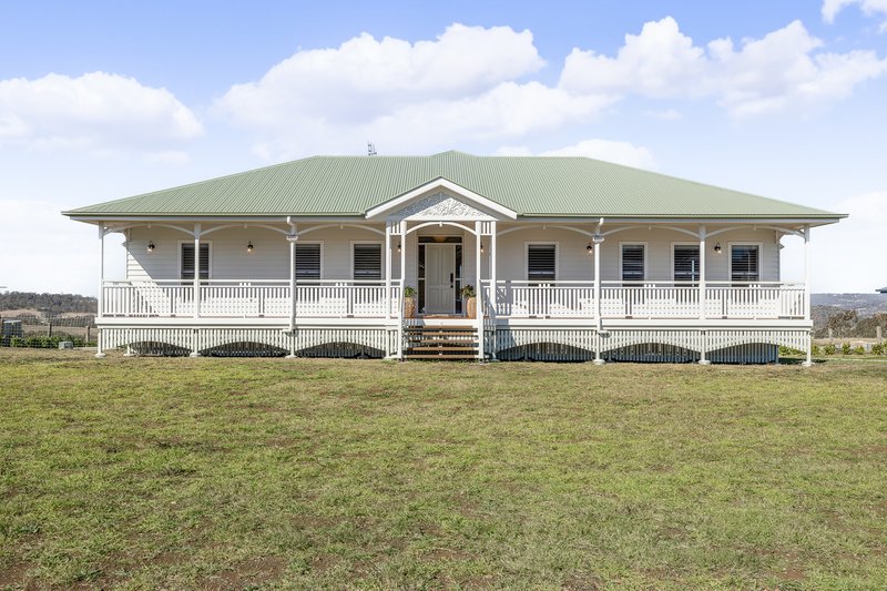 Photo - 5 Hillside Court, Mount Rascal QLD 4350 - Image 1