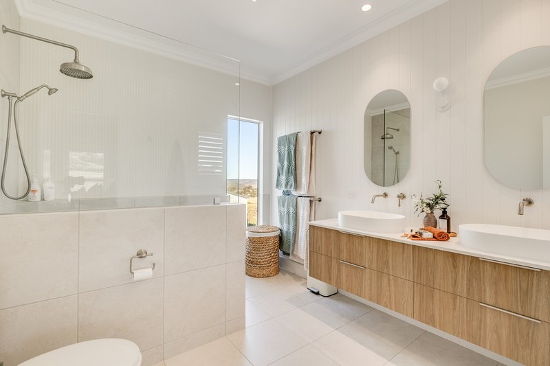 Photo - 5 Hillside Court, Mount Rascal QLD 4350 - Image 10