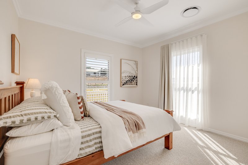 Photo - 5 Hillside Court, Mount Rascal QLD 4350 - Image 11