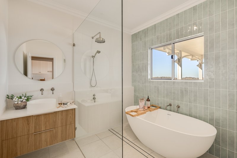 Photo - 5 Hillside Court, Mount Rascal QLD 4350 - Image 13