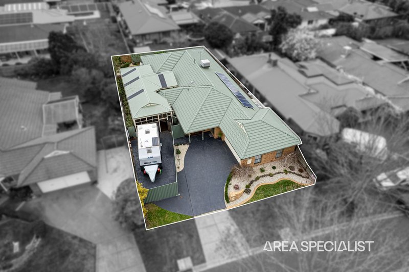 Photo - 5 Hillston Court, Narre Warren South VIC 3805 - Image 3