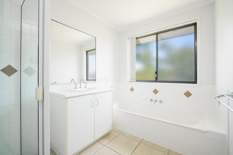 Photo - 5 Hillview Place, New Auckland QLD 4680 - Image 14