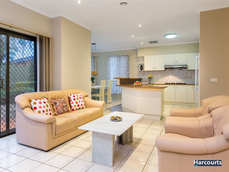 Photo - 5 Holly Green Close, Rowville VIC 3178 - Image 3