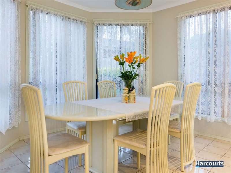 Photo - 5 Holly Green Close, Rowville VIC 3178 - Image 5