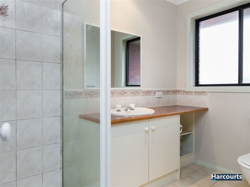 Photo - 5 Holly Green Close, Rowville VIC 3178 - Image 9