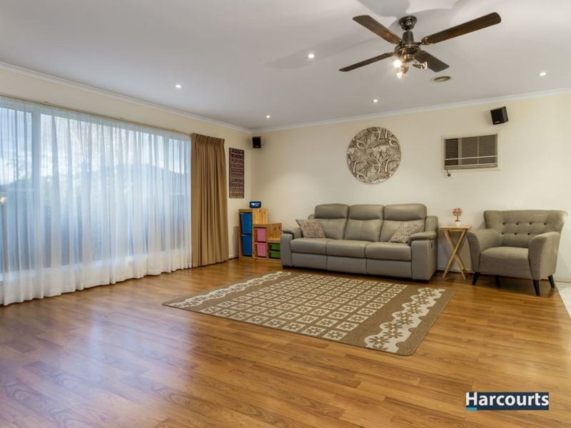 Photo - 5 Hollyview Court, Rowville VIC 3178 - Image 5