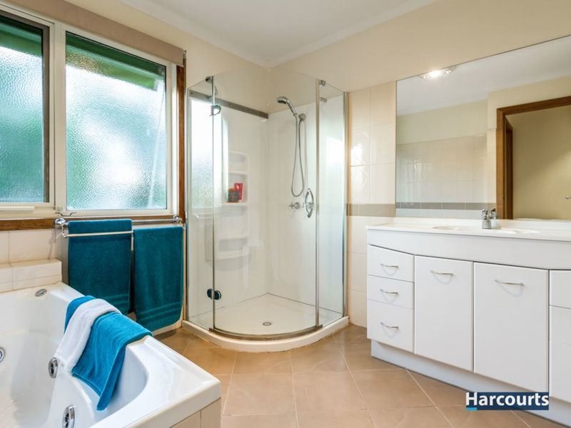 Photo - 5 Hollyview Court, Rowville VIC 3178 - Image 6