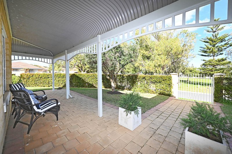 Photo - 5 Holyhead Green, Mindarie WA 6030 - Image 3