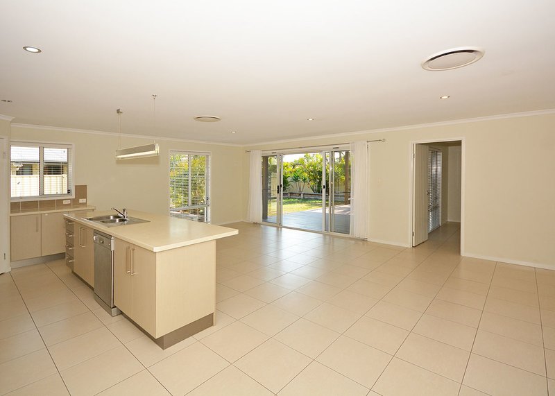 Photo - 5 Honey Myrtle Close, Burrum Heads QLD 4659 - Image 3