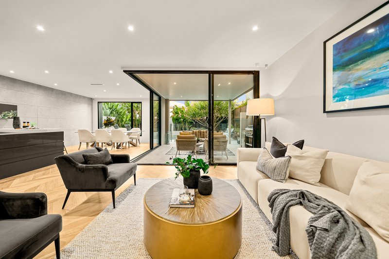 Photo - 5 Honeyeater Place, Rochedale QLD 4123 - Image 11