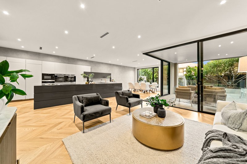 Photo - 5 Honeyeater Place, Rochedale QLD 4123 - Image 12