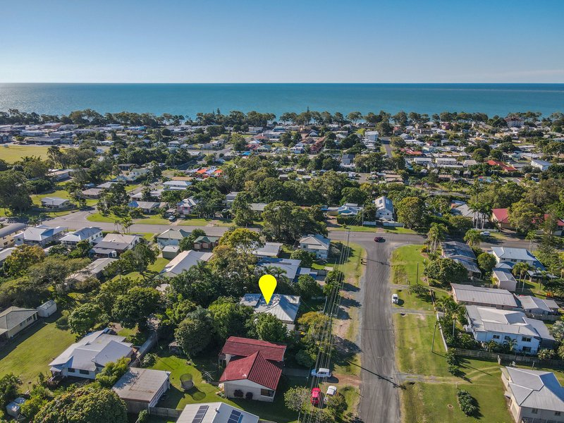 Photo - 5 Honiton Street, Torquay QLD 4655 - Image 2