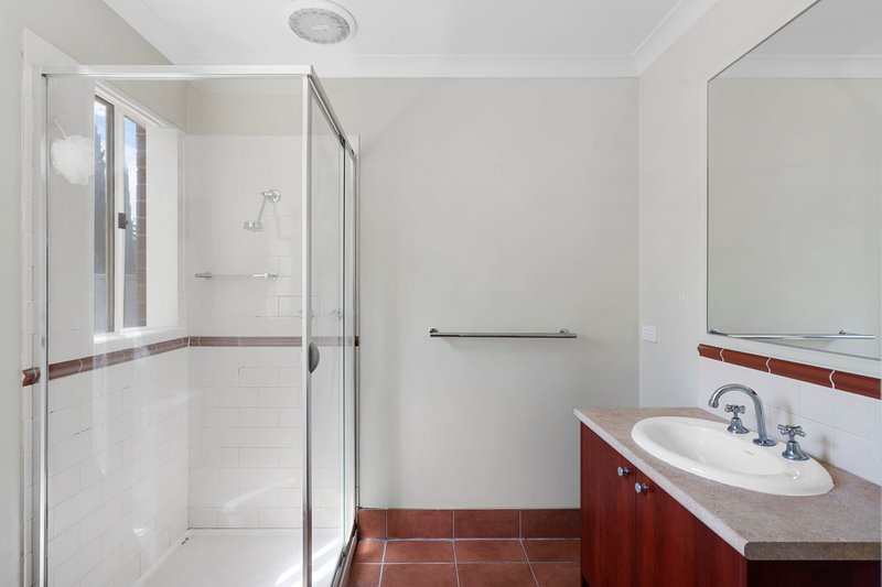 Photo - 5 Honour Lane, Caroline Springs VIC 3023 - Image 5