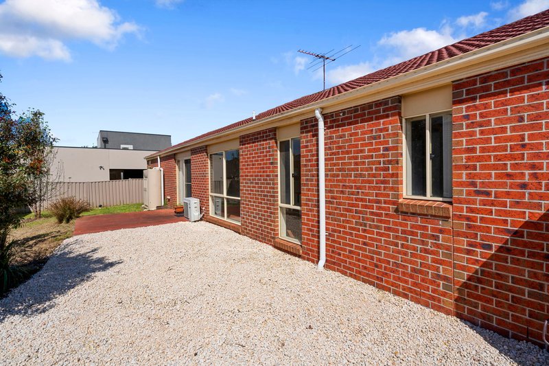 Photo - 5 Honour Lane, Caroline Springs VIC 3023 - Image 14