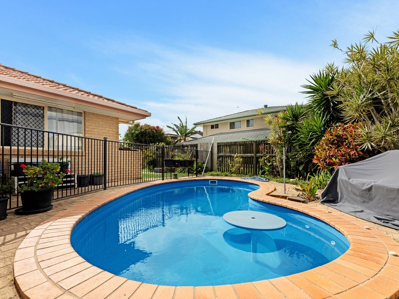 Photo - 5 Hood Street, Urangan QLD 4655 - Image 3