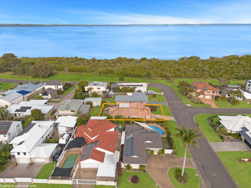 Photo - 5 Hood Street, Urangan QLD 4655 - Image 17